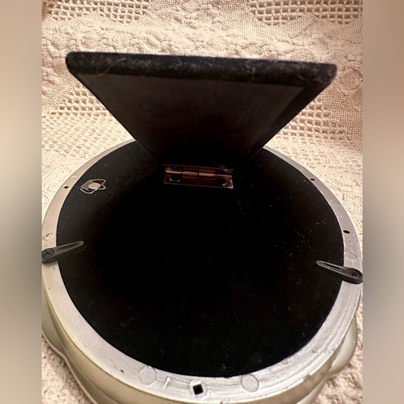 Vtg Decorel Heirloom 5 × 7
Oval Champagne Picture Frame… New - Picture 7 of 11